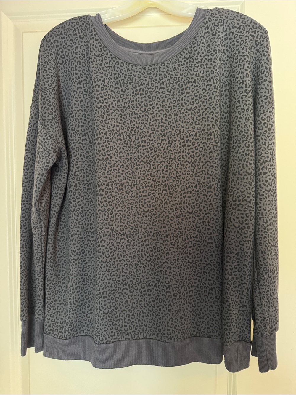 Mondetta Women's Grey Leopard-Print Crew Neck Sweater
